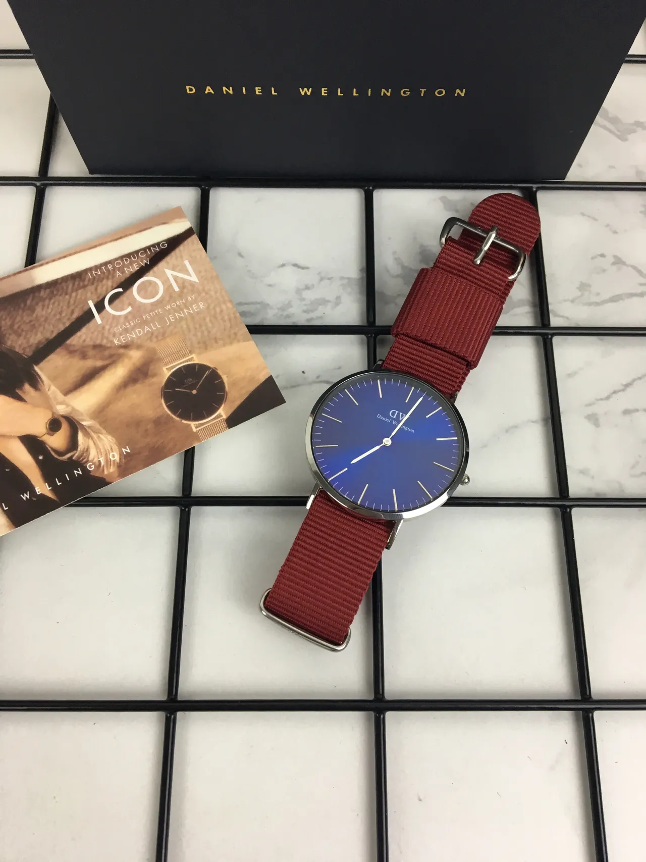 Daniel Wellington Blue Red Minimalist Gradient Dial Quartz Watch 3