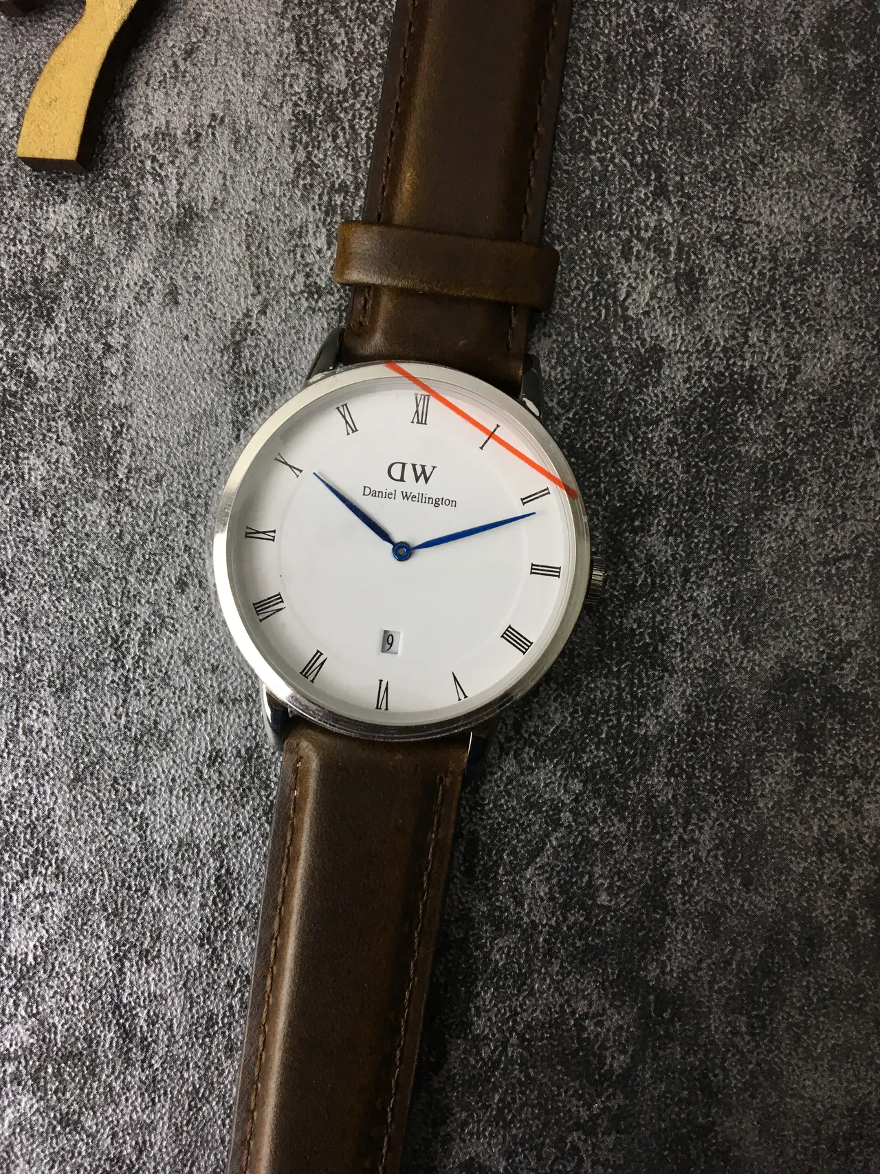 Daniel Wellington 棕白极简表盘石英手表 4