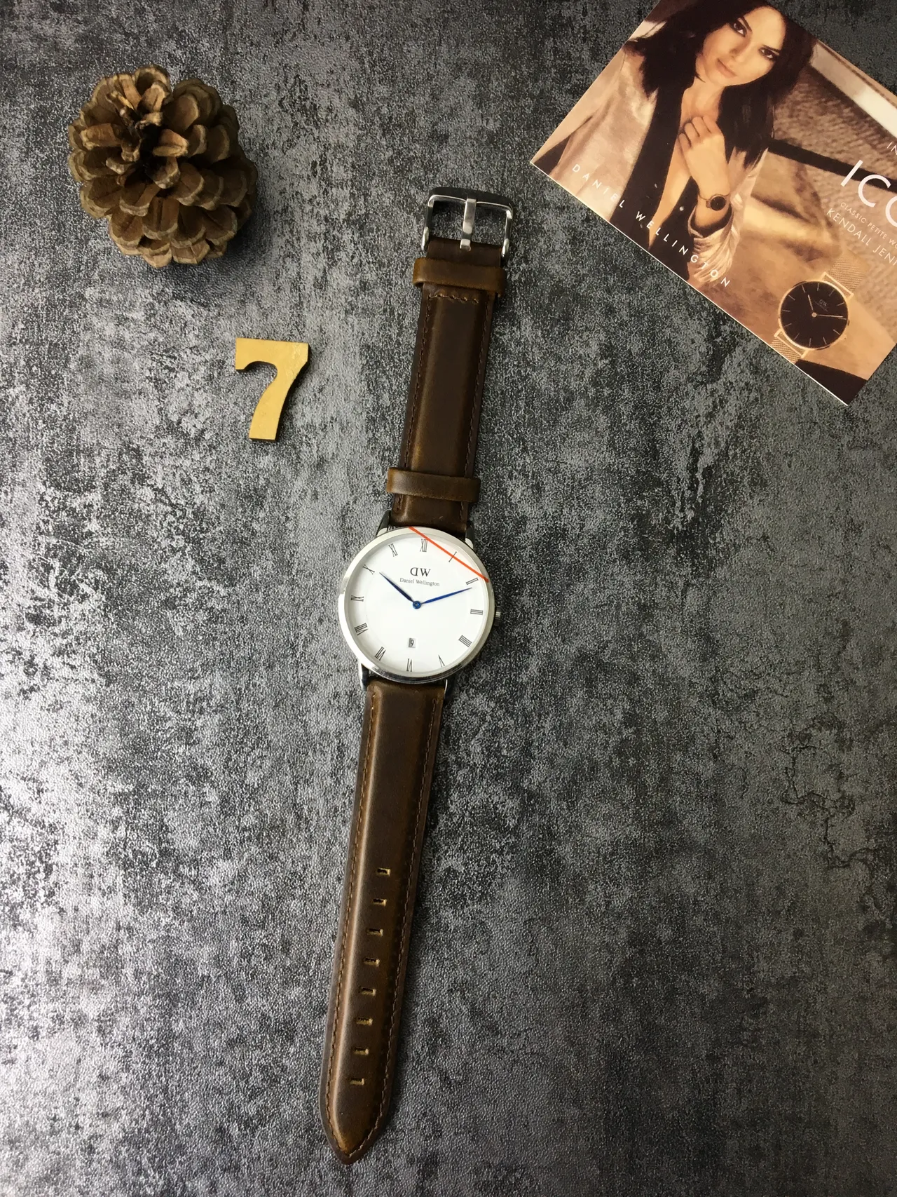 Daniel Wellington 棕白极简表盘石英手表 5