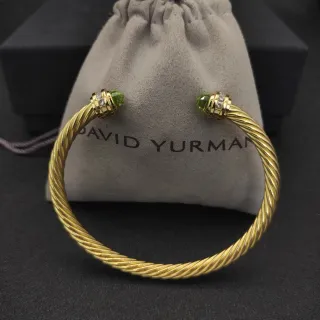 David Yurman Cable Classics Pulseira com peridoto e diamante com tapa final