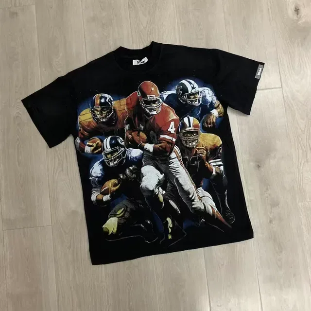 DUAA Graphic-Print Football Action T-Shirt 4