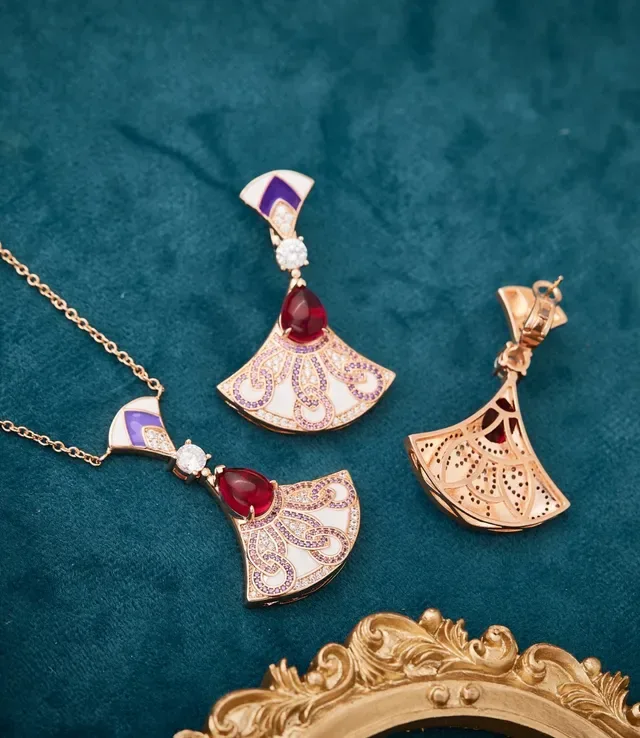 Fan-Shaped Enamel and Gemstone Pendant Necklace 6