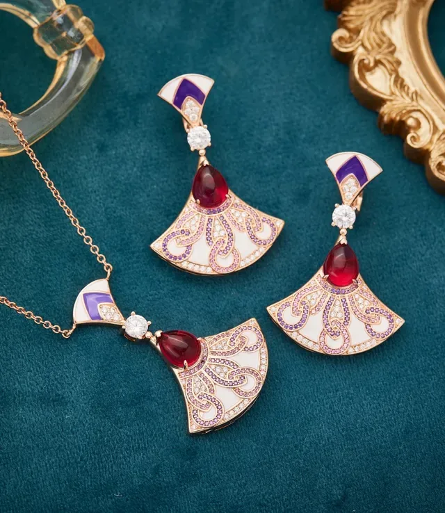 Fan-Shaped Enamel and Gemstone Pendant Necklace 7