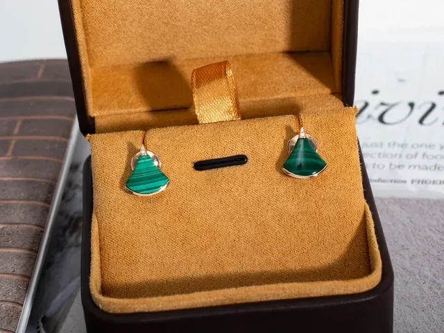 Fan-Shaped Malachite and Gold-Tone Stud Earrings 6