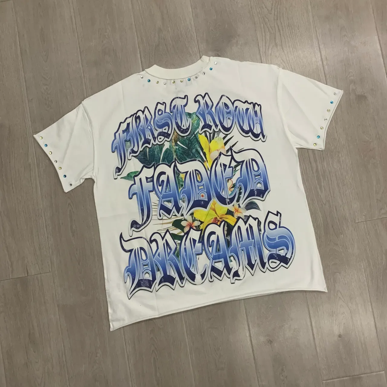 FIRST ROW Graphic-Print Embellished Sleeve T-Shirt 4