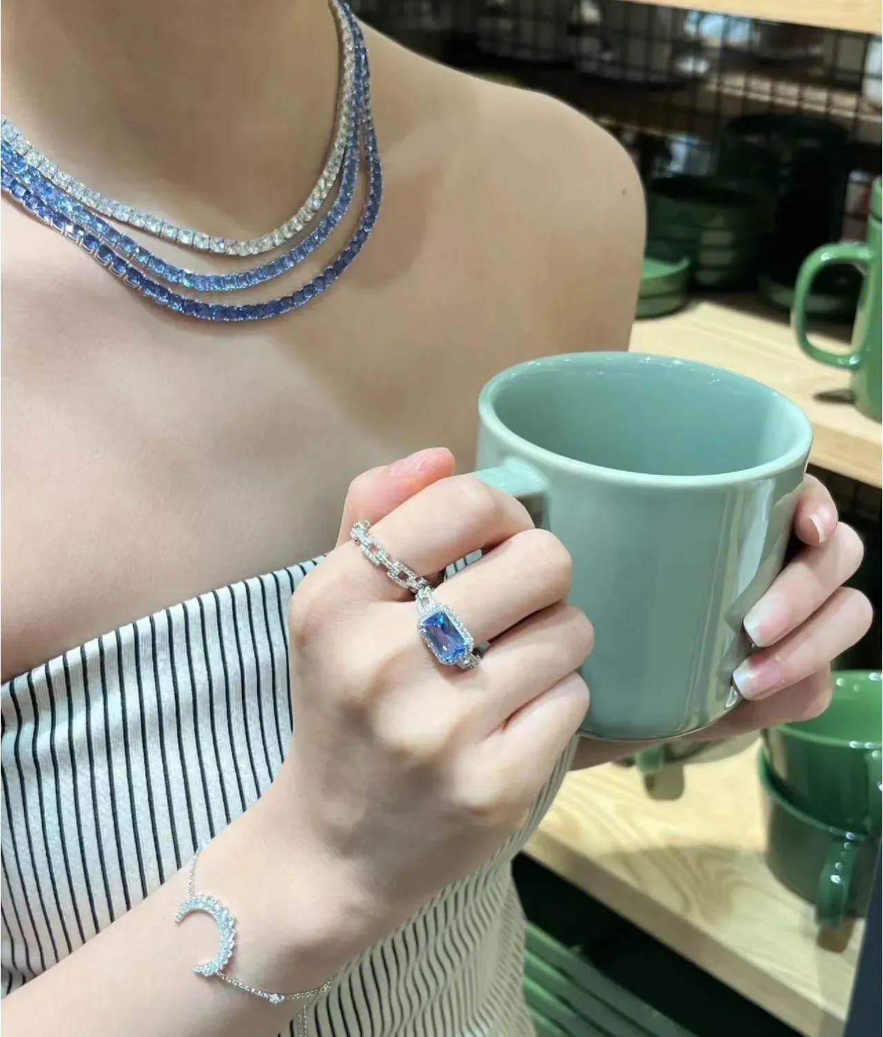 Collier Rígide en Pierres de Coupe Carrée Totalement Pavées 2