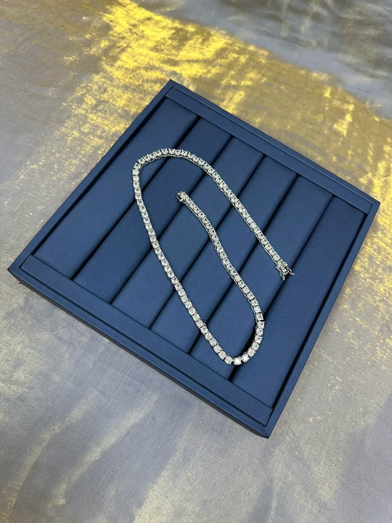 Collier Rígide en Pierres de Coupe Carrée Totalement Pavées 7
