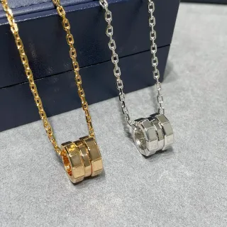 Colliers avec pendentif hexagonal faceté multi-anneaux en or et argent