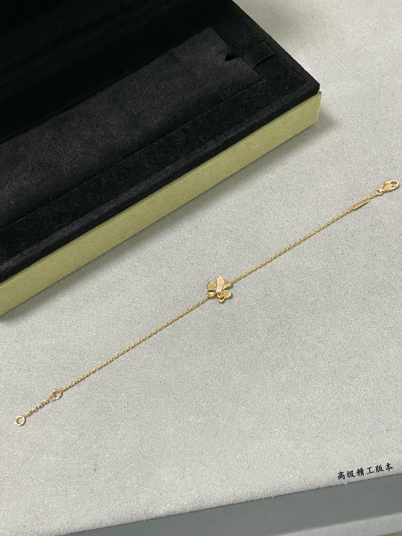 Gold and Silver Flower Pendant Bracelets 4