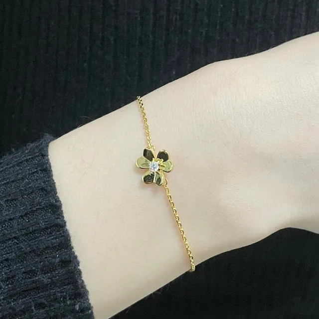 Gold and Silver Flower Pendant Bracelets 9