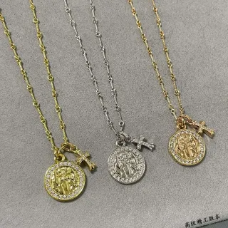 Colliers avec Croix Médaillon en Cristal Pavé en Tons Or et Argent