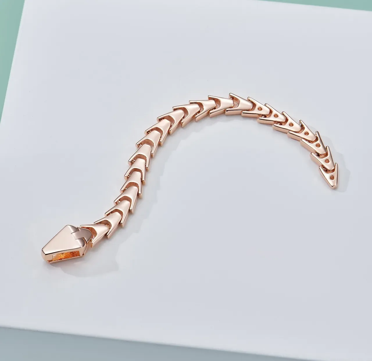 Gold Articulated Link Geometric Clasp Jewelry 5