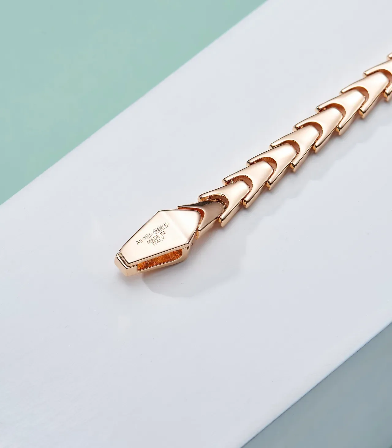Gold Articulated Link Geometric Clasp Jewelry 6