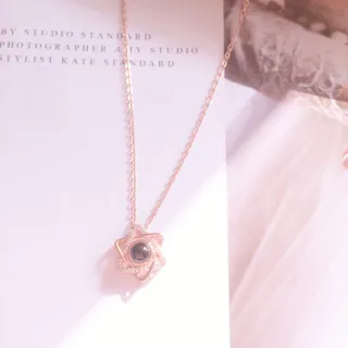 Collar con Cadena de Oro Negro Rosa en Forma de Estrella Doble Capa con Colgante