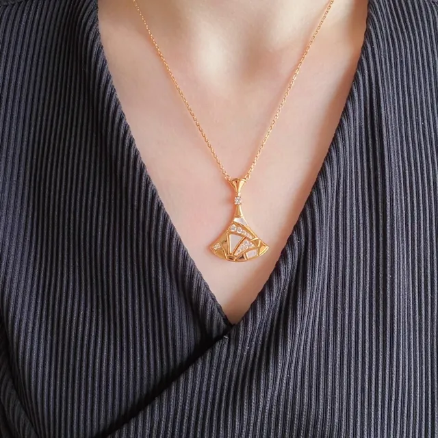 Gold Fan-Shaped Geometric Pendant Necklace 9