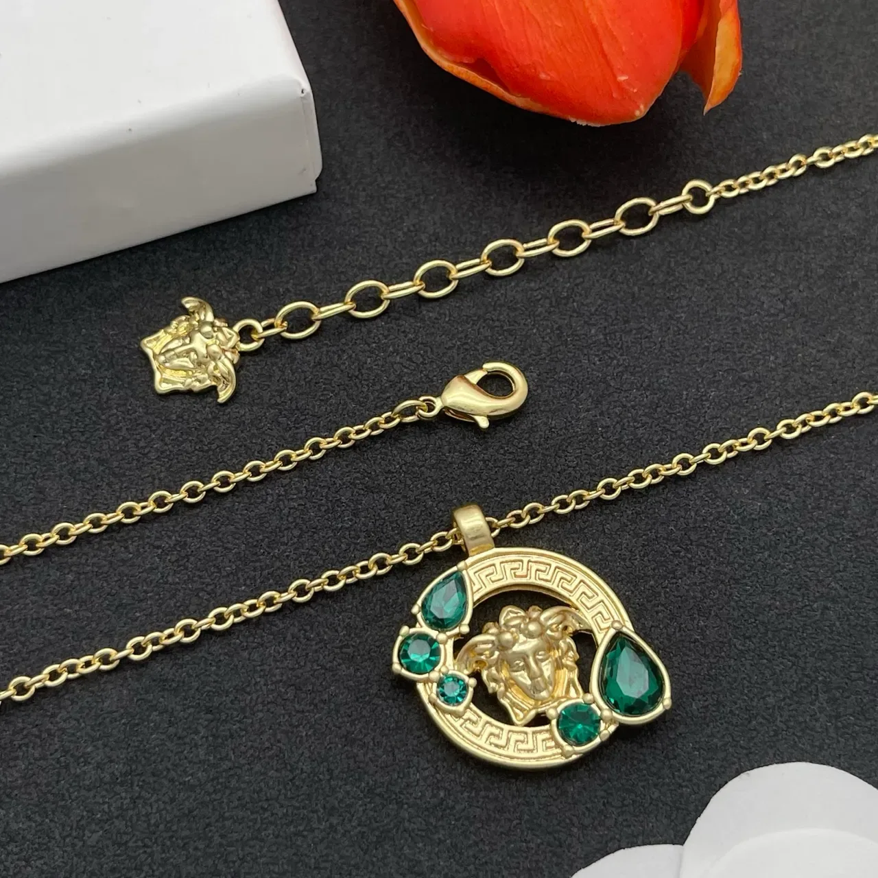 Gold Green Chain Circular Pendant Necklace 4