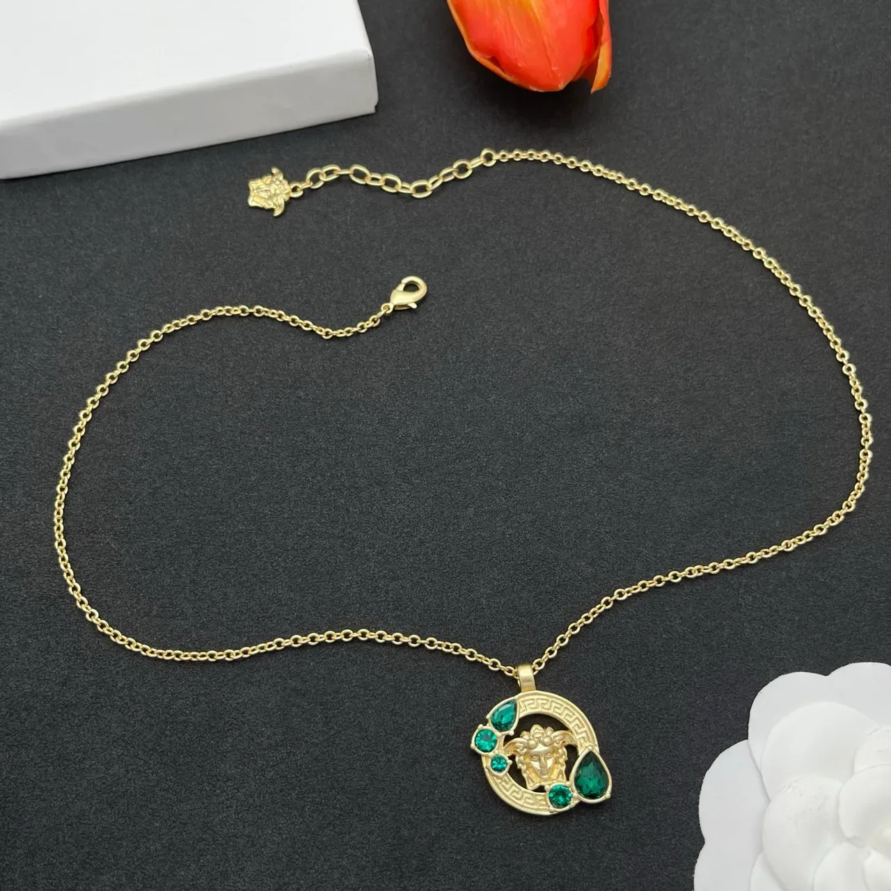 Gold Green Chain Circular Pendant Necklace 8