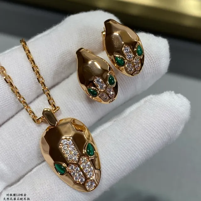 Gold Green Snake-Head Motif Metal Earrings 4