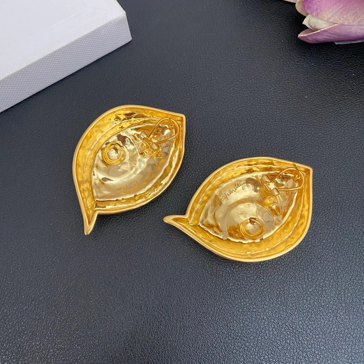Gold Leaf-Shaped Pendant Necklace 2
