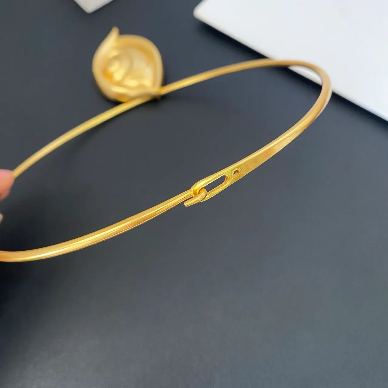 Gold Leaf-Shaped Pendant Necklace 5