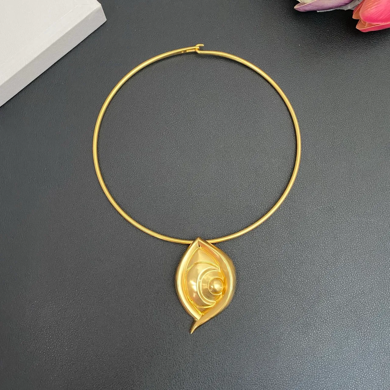 Gold Leaf-Shaped Pendant Necklace 7