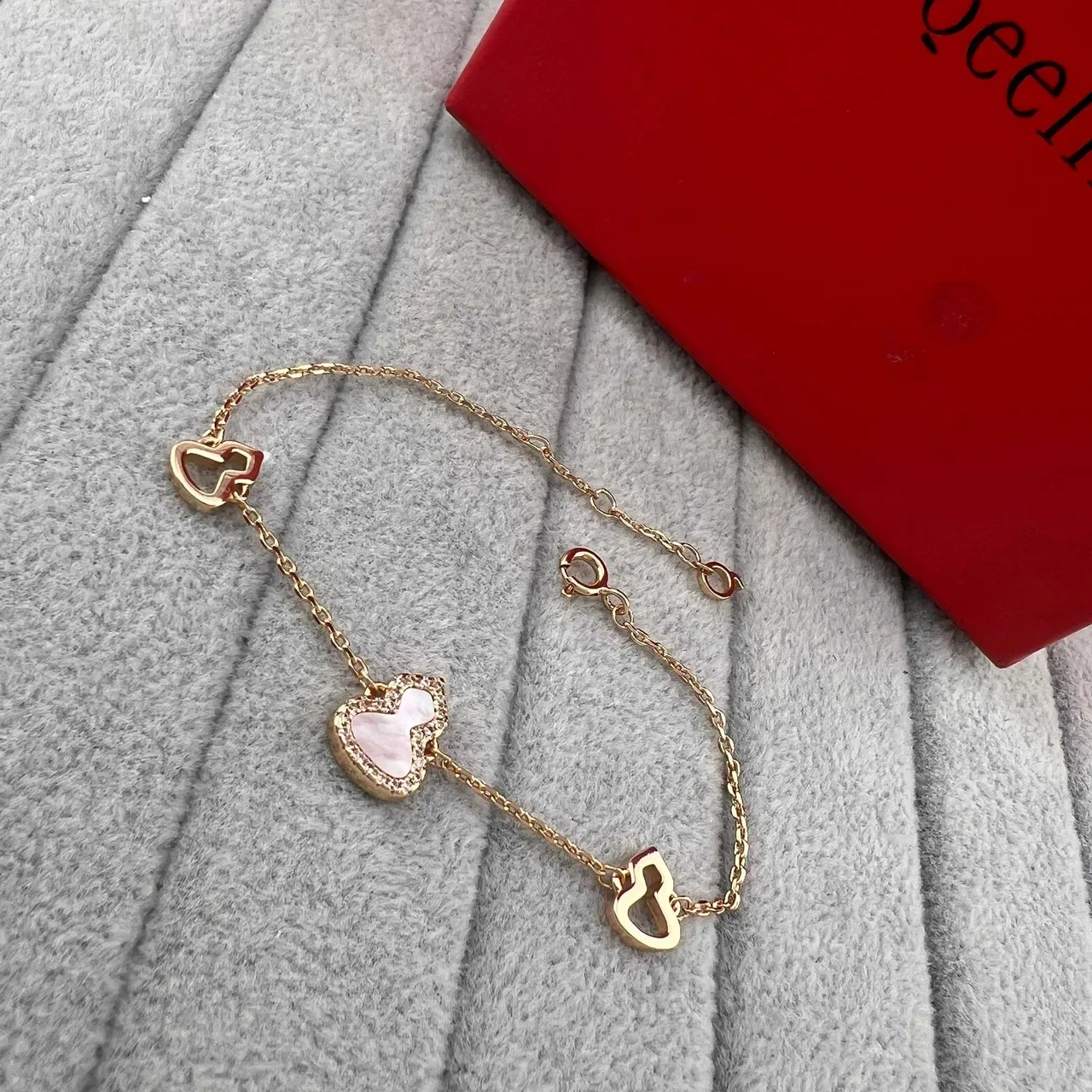 Gold Multicolor Chain Heart-Shaped Charms Bracelet 3