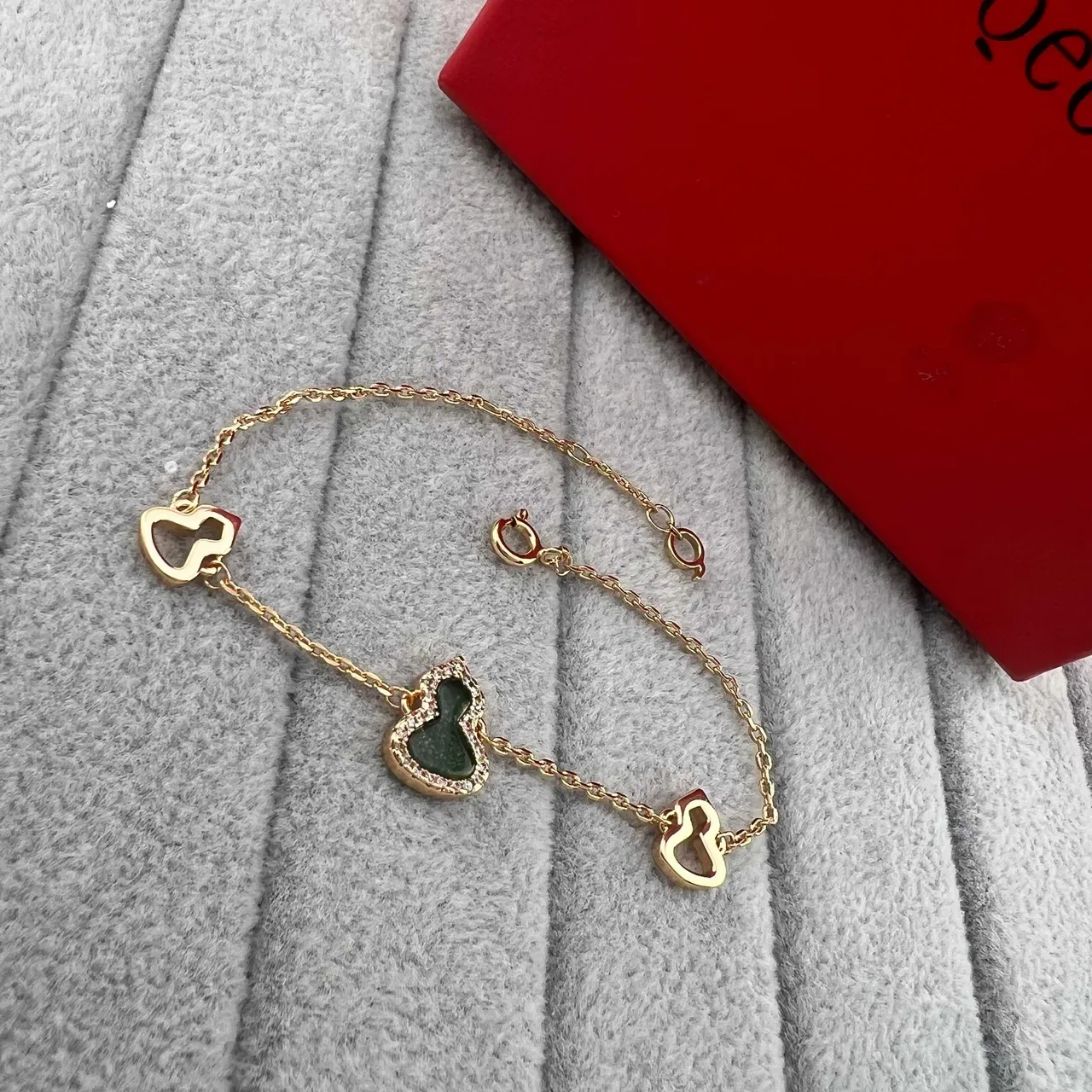Gold Multicolor Chain Heart-Shaped Charms Bracelet 4