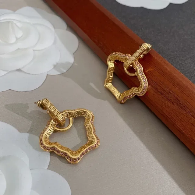 Gold Pink Geometric Quatrefoil Frame Earrings 5