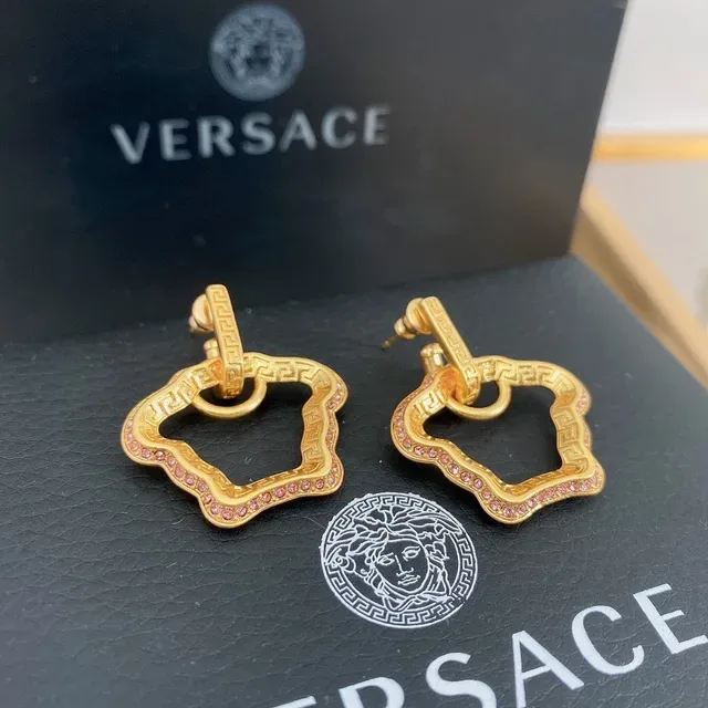 Gold Pink Geometric Quatrefoil Frame Earrings 8