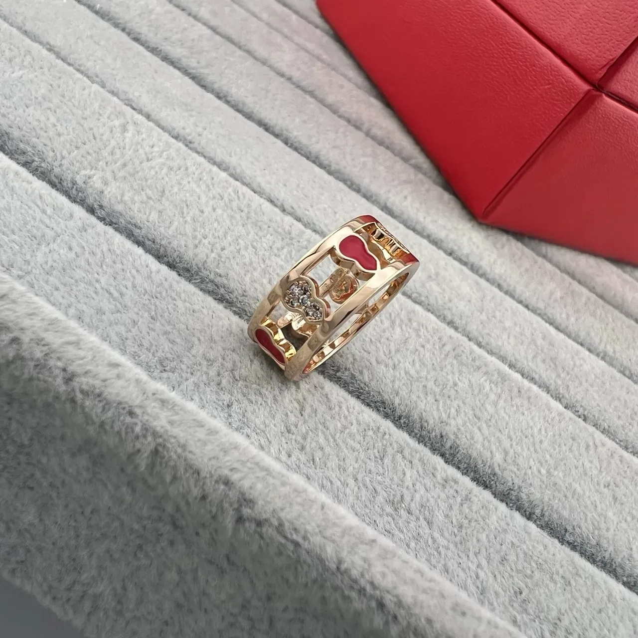 Gold Red Openwork Enamel Hearts Ring 3