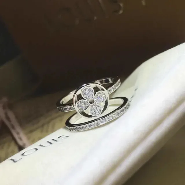 Gold Silver Four-Petal Floral Motif Pavé-Set Stones Ring 3