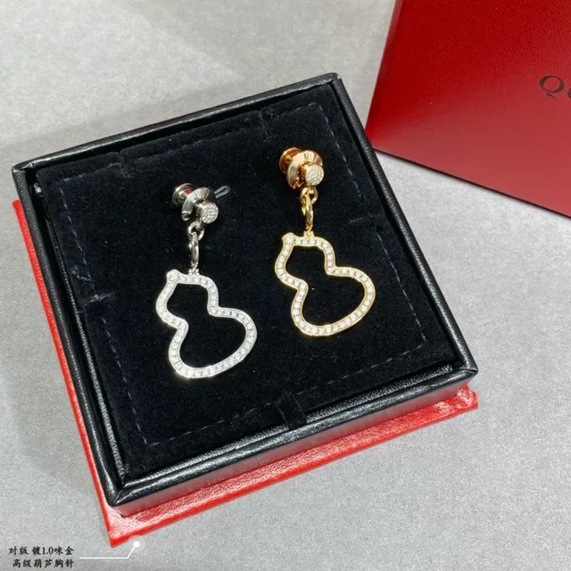 Broche de cabaça com silhueta aberta em ouro e prata 2