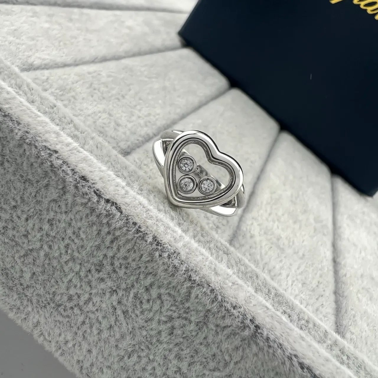 Gold Silver Heart-Shaped Open Frame Three-Stone Triangular Setting Ring 3