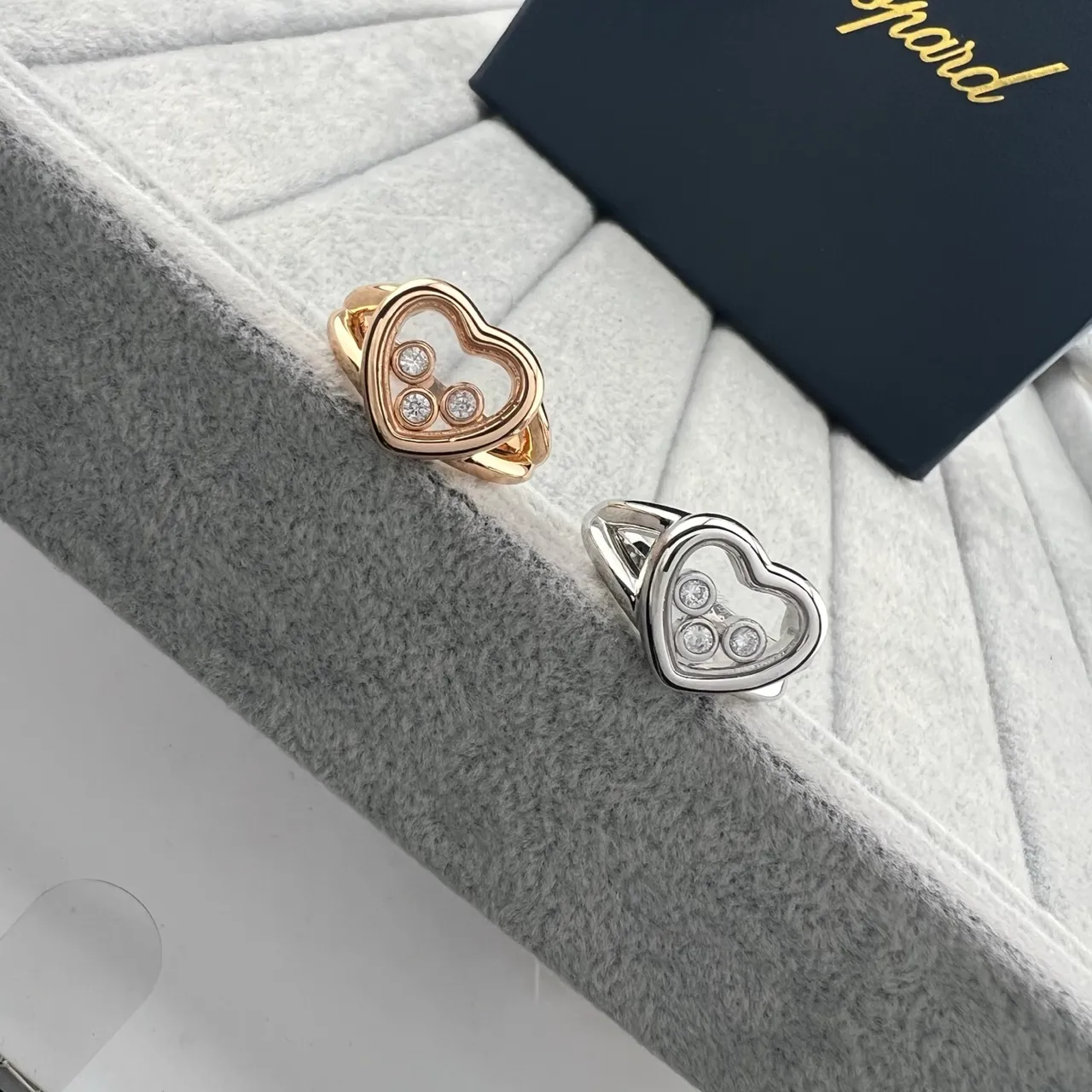 Gold Silver Heart-Shaped Open Frame Three-Stone Triangular Setting Ring 4