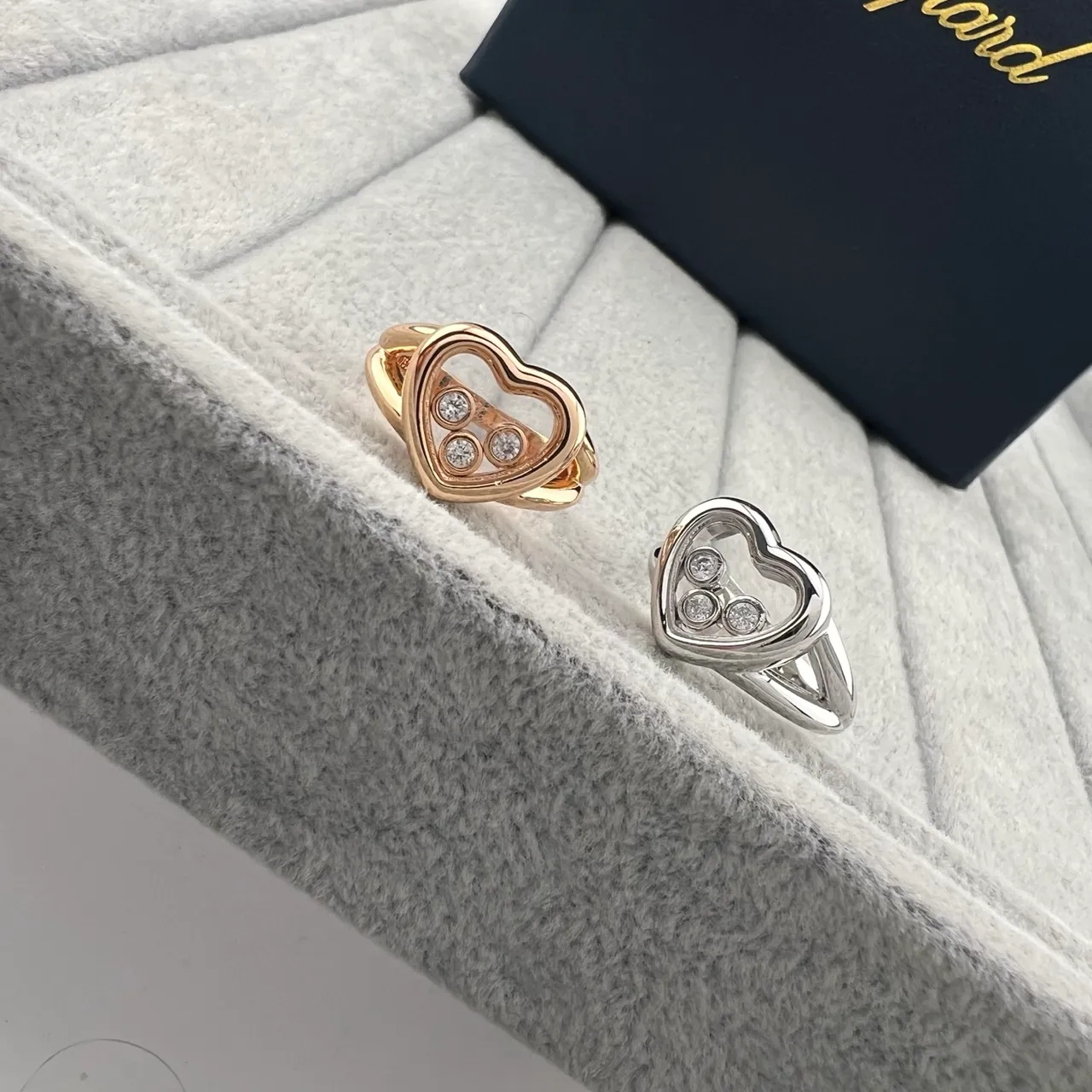 Gold Silver Heart-Shaped Open Frame Three-Stone Triangular Setting Ring 5