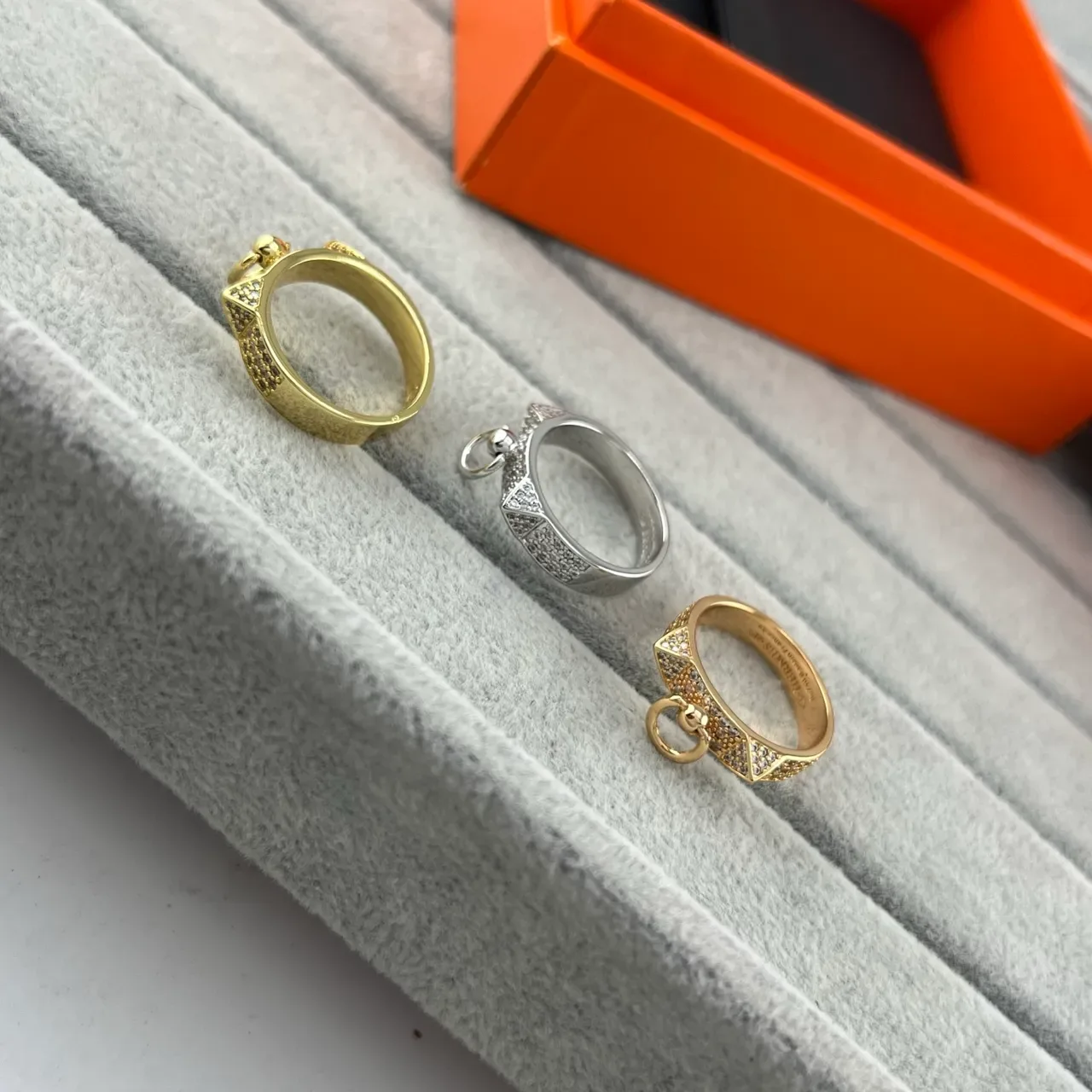 Gold Silver Pavé-Set Buckle-Motif Ring 8