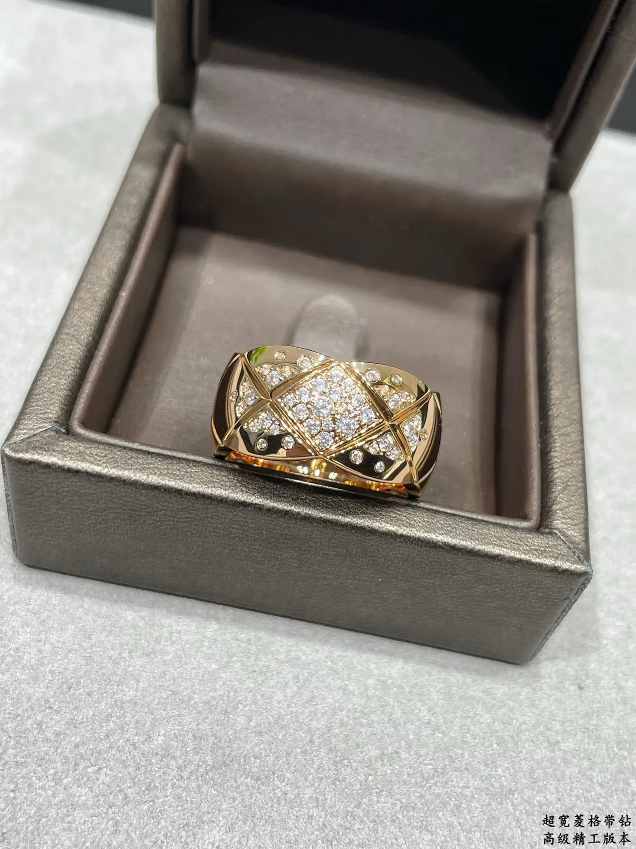 Gold Silver Quilted Geometric Band Pavé-Set Stones Ring 8