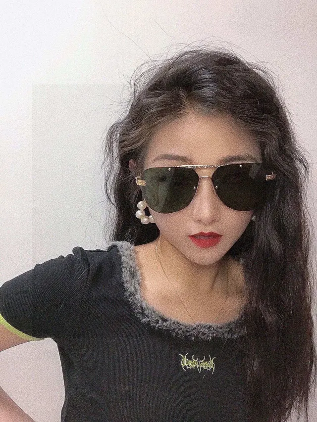 Gold-Tone Gradient Mirrored Aviator Sunglasses 8