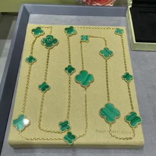 Colliers chaîne ton doré malachite motif trèfle à quatre feuilles