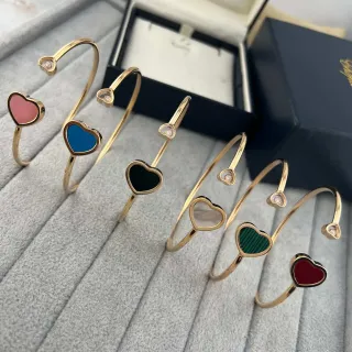سوارات كفة مفتوحة بني ذهبي مع نقش قلب