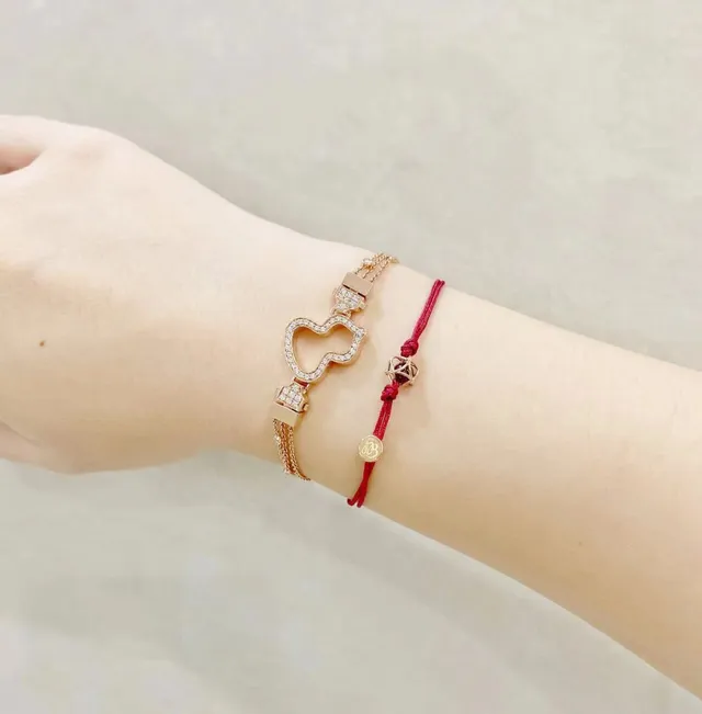 Gold-Tone Pavé Crystal Heart Motif Bracelet 8