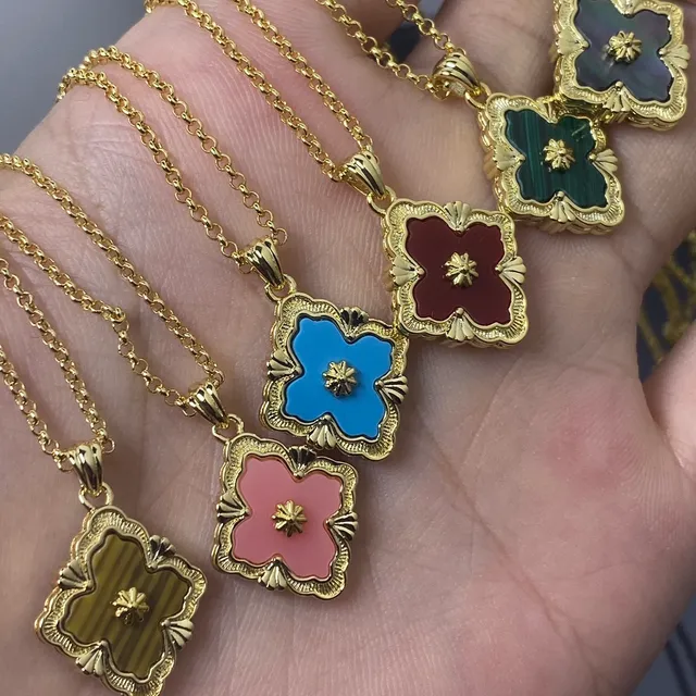 Colliers pendentifs en émail à quatre feuilles ton doré 3