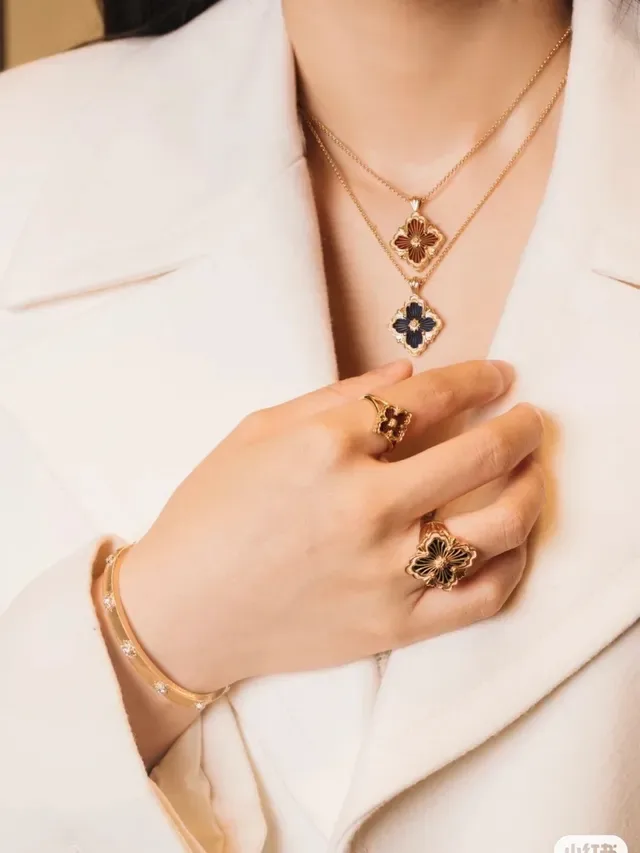 Gold-Tone Quatrefoil Filigree Enamel Inlay Necklaces 7