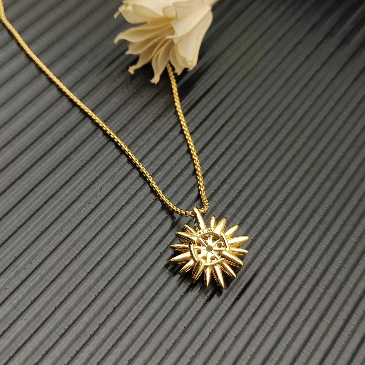 Gold White Starburst Pendant Pavé-Set Diamonds Necklace 5