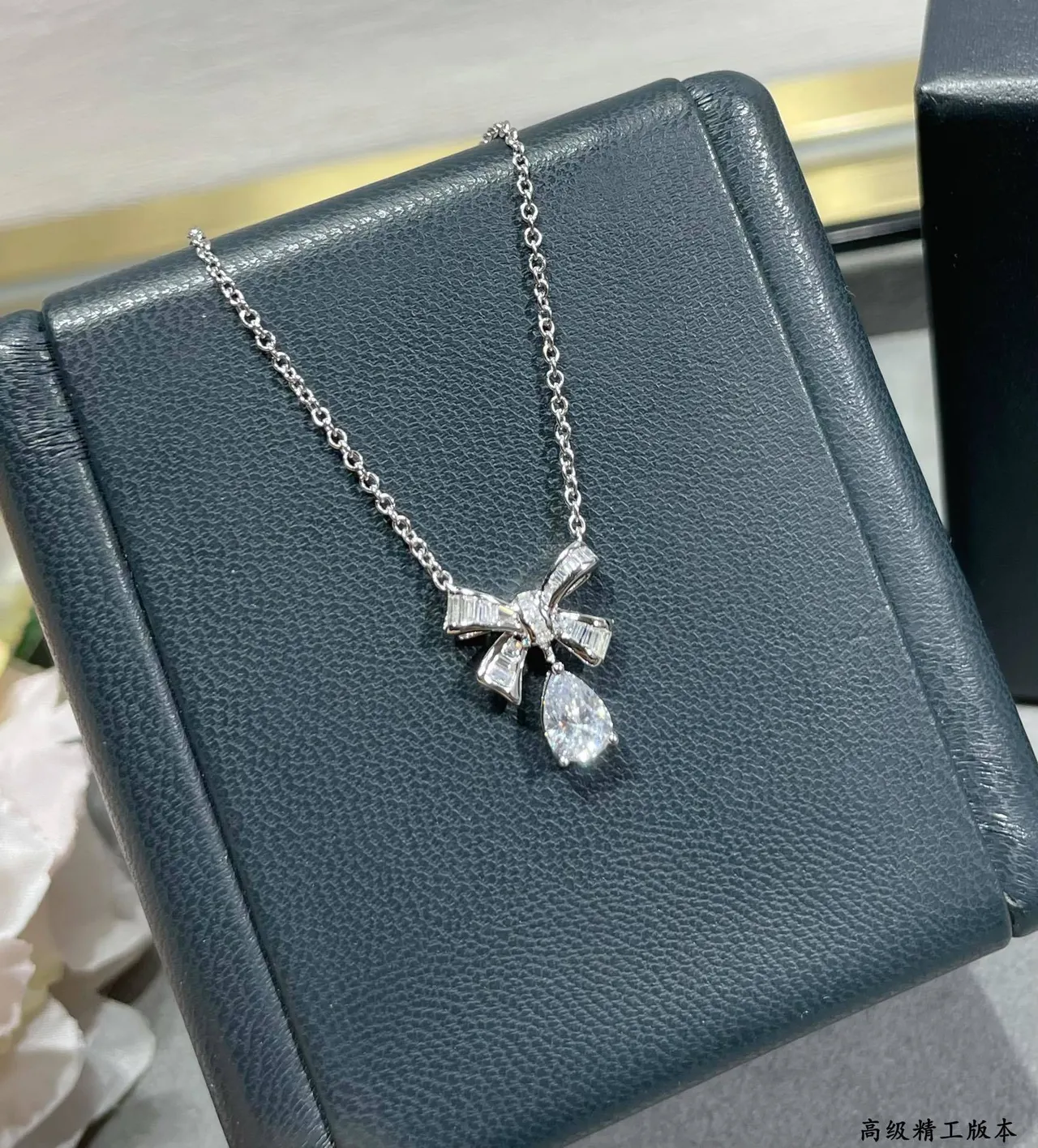 Graff Bow Silver White Pendant Baguette-Cut Side Stones Necklace 6