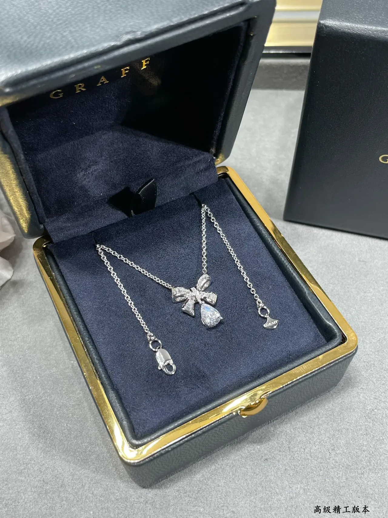 Graff Bow Silver White Pendant Baguette-Cut Side Stones Necklace 8