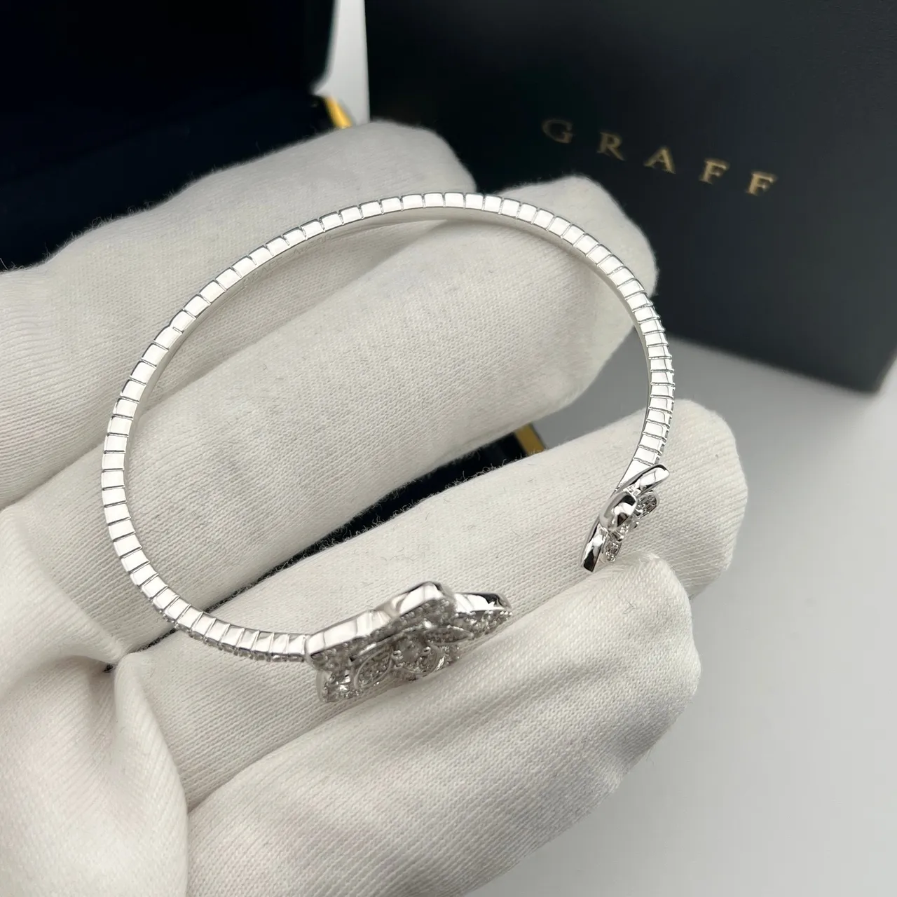 Graff Floral Pavé Diamond Open Bangle Bracelet 5
