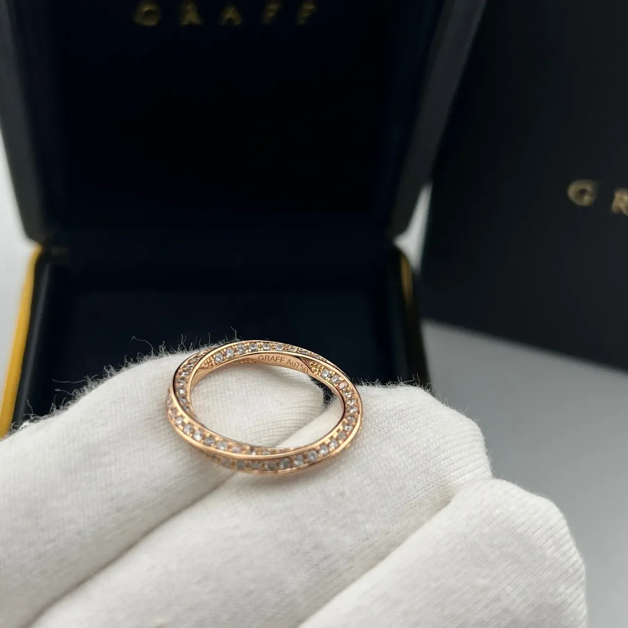 Graff Pavé Diamond Interlocking Double-Band Rings 2