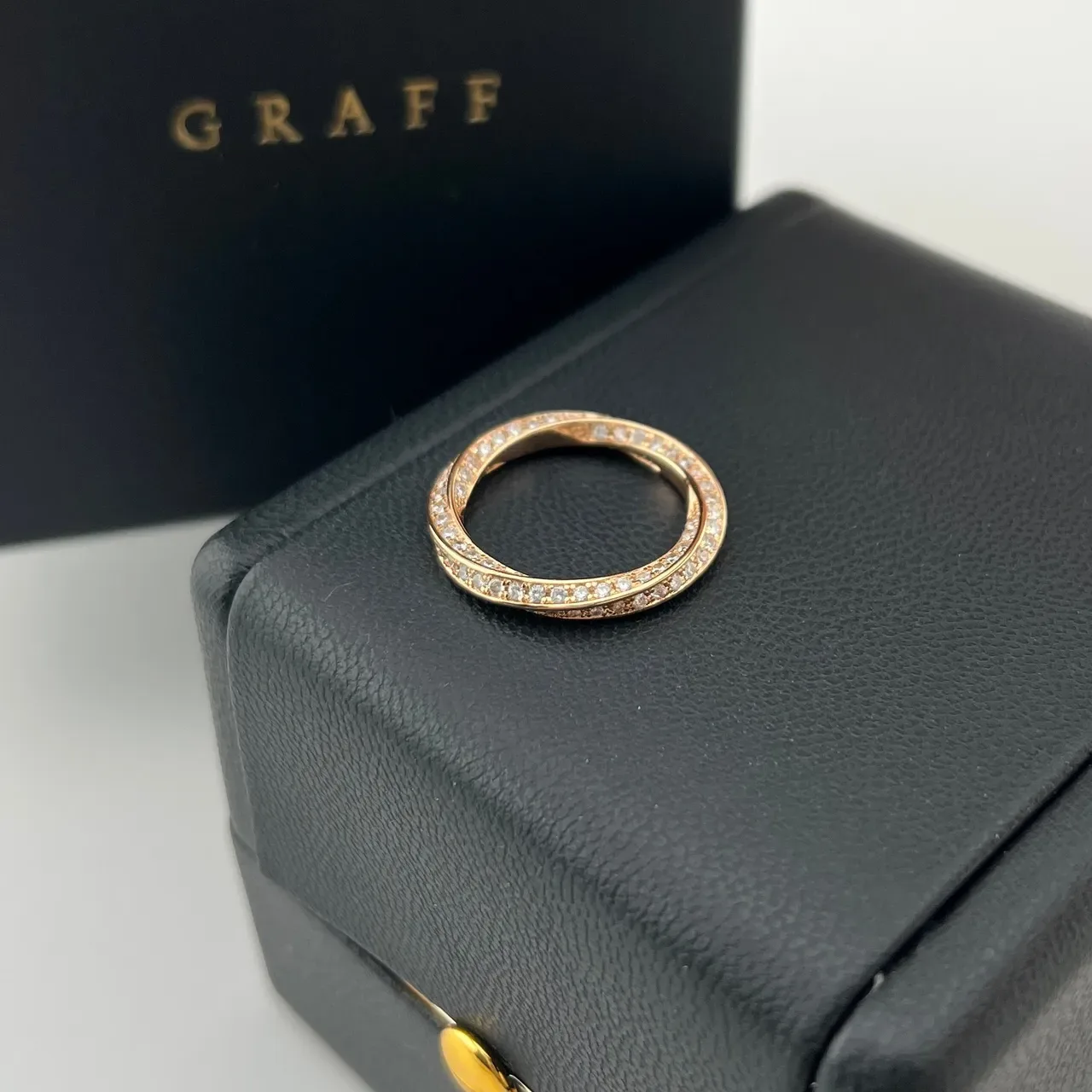 Graff Pavé Diamond Interlocking Double-Band Rings 3