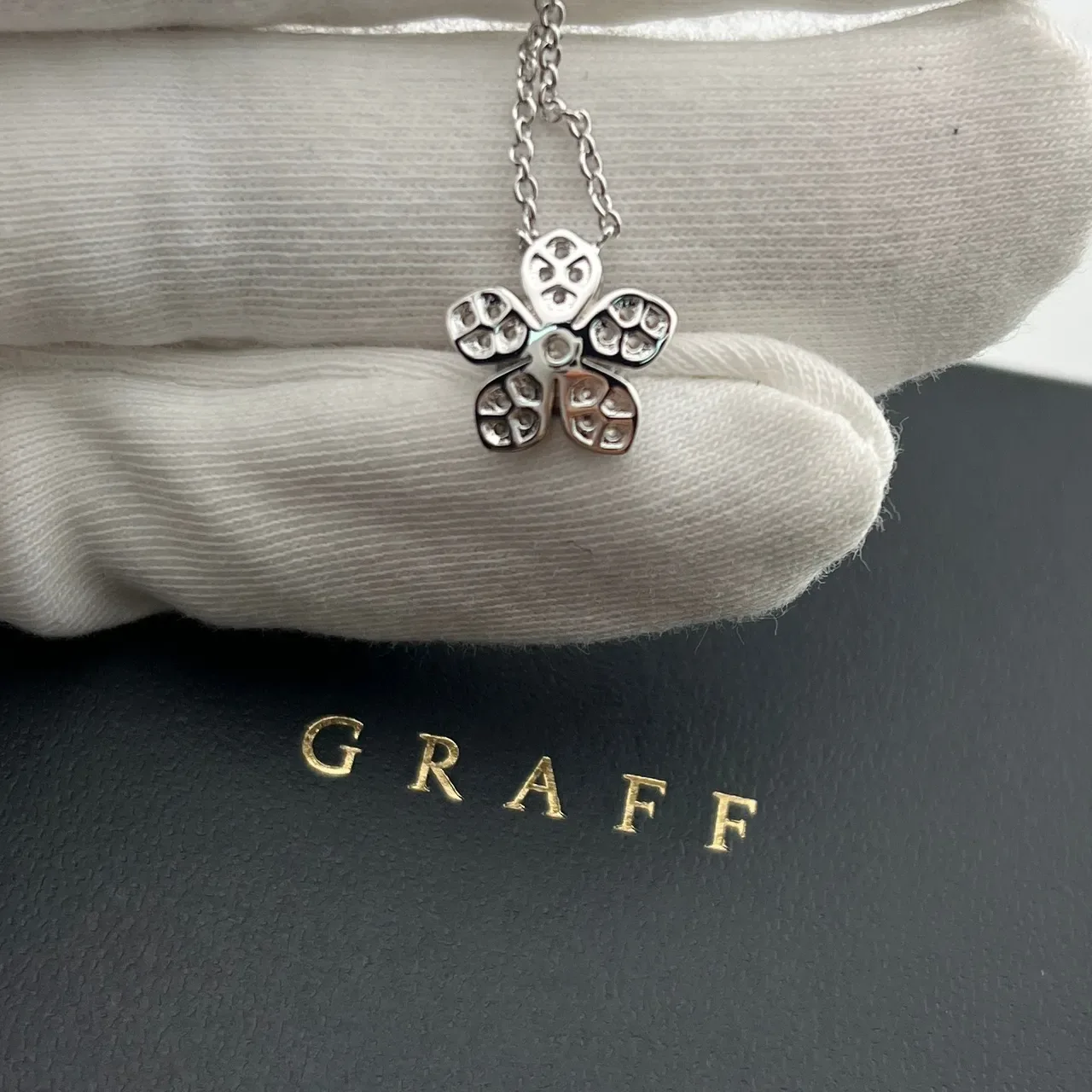 Graff Silver Black Flower-Shaped Pendant Pavé-Set Stones Necklace 2